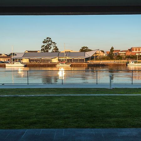 Ulverstone Waterfront Apartments ภายนอก รูปภาพ
