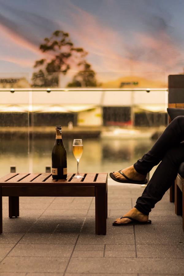 Ulverstone Waterfront Apartments ภายนอก รูปภาพ