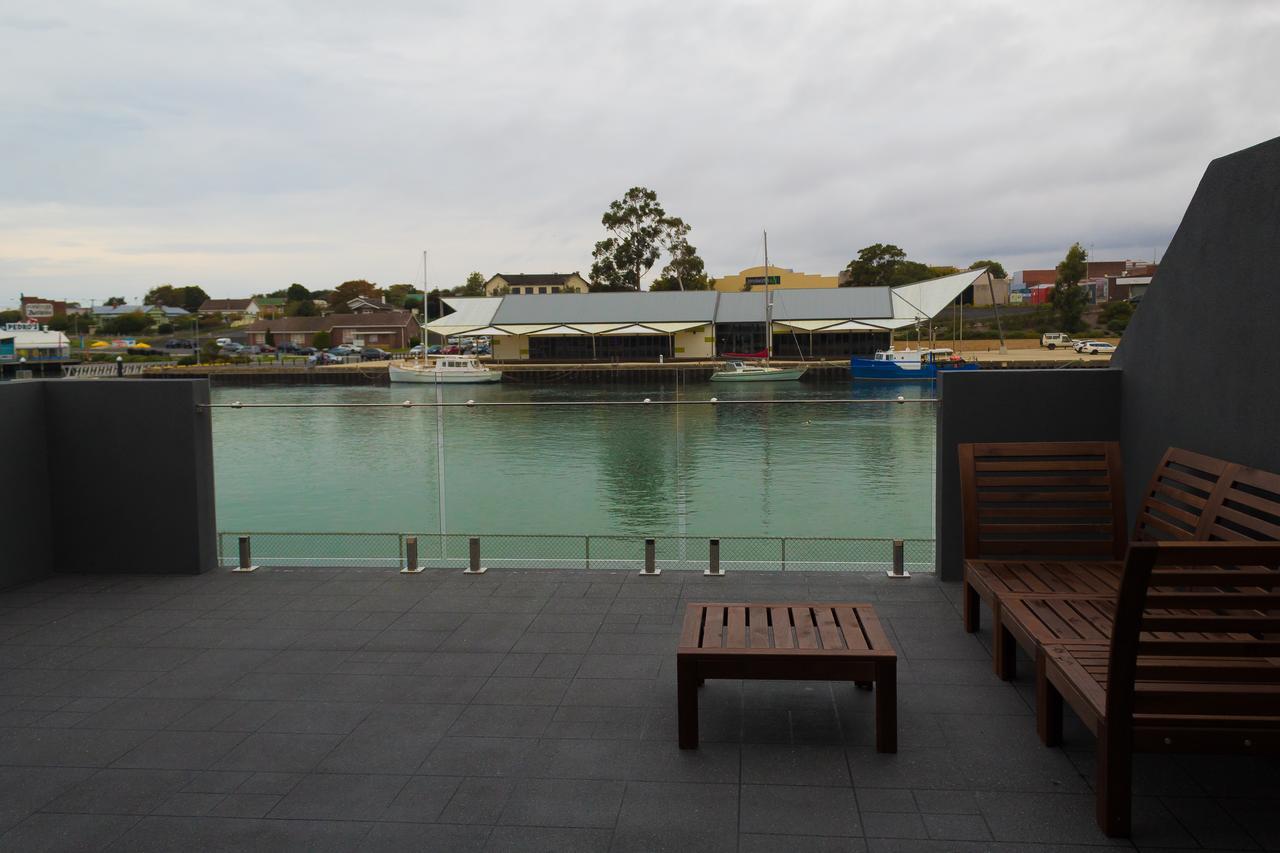 Ulverstone Waterfront Apartments ภายนอก รูปภาพ